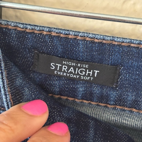 WHBM High-Rise Everyday Soft Denim™ Embroidered Straight Jeans Size 6 - Picture 9 of 13